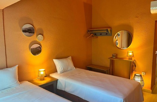 Marmara Hotel | Denizevi Karvunyi