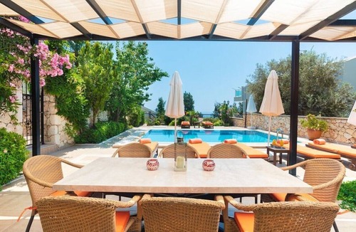 Kalkan Villa | Detached Private Villa | 4 bedrooms | Large Pool & Gardens | Short walk to Town