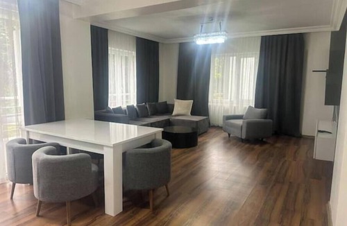 Pendik Apartment | Dlk Deluxe, 5 minutes from Sabiha Gökçe, pool, balcony,