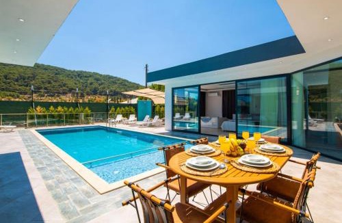 Sarıbelen Villa | Dreamy Villa with Private Pool and Jacuzzi in Kas
