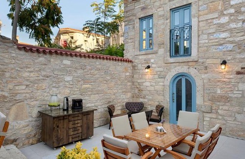 Cesme Hotel | EFLIN HAUS Historical Place & Monument