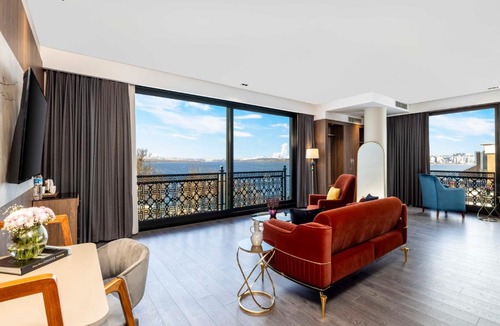 Avcilar Hotel | Ezkar Bathonea Art İstanbul