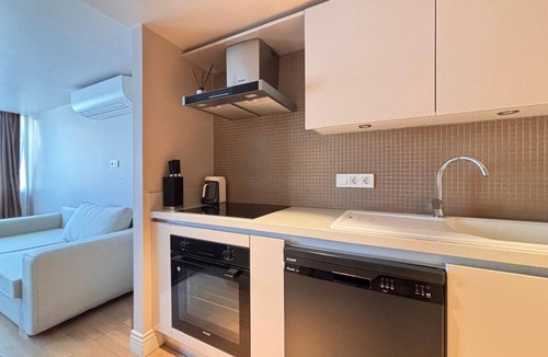 Karakoy Apartment | Fourth-floor 1BR near Galataport