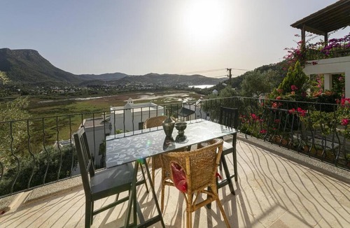 Golturkbuku Apartment | Impressive House with Shared Pool near Paradise Bay in Bodrum