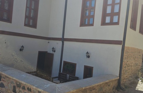 Zeytinbagi House | Lovely 3-bedroom townhome with AC in soothing Zeytinbağı