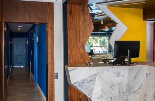 Eski Lara Hotel | Lucky Monkey Midi Hotel