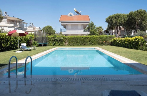 Bogazkent Apartment | Luna - 2 Bed Apartment with private garden