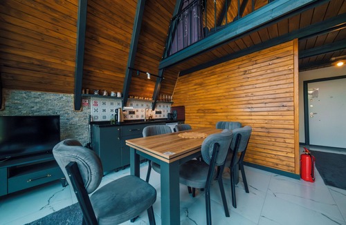 Sapanca House | Luxury 2BR Sapanca Bungalow Private Heated Pool, Jacuzzi & Stunning Lake View