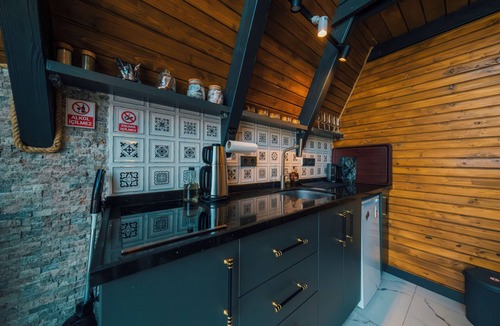 Sapanca House | Luxury 2BR Sapanca Bungalow Private Heated Pool, Jacuzzi & Stunning Lake View