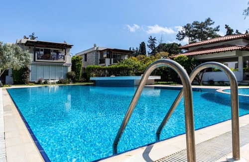 Yalı Apartment | Luxury Villa With Shared Pool in Bodrum Ortakent