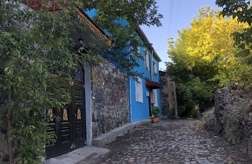 Kars House | Mavi Ladin Konukevi