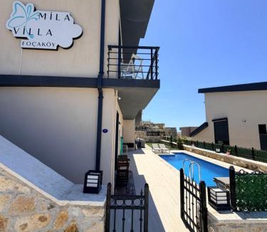 Foca House | Mila Villa Foçaköy Tuzlu Su Havuzlu Müstakil Villa