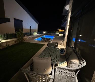 Foca House | Mila Villa Foçaköy Tuzlu Su Havuzlu Müstakil Villa