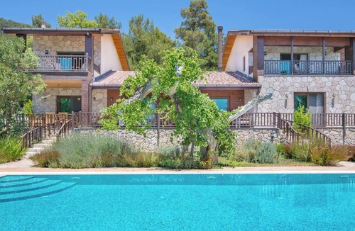 Islamlar Villa | Mira - Four Bedroom Villa, Sleeps 9