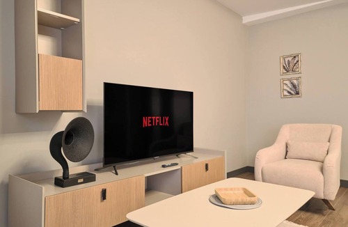 Kadikoy Apartment | Modern 2BR Living Areas, 2 Baths, Kadıköy,