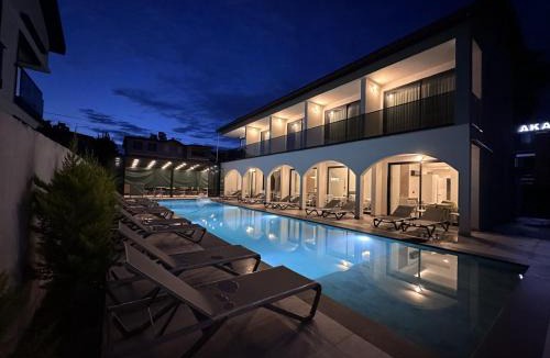 Side Hotel | Moon side