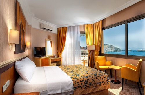 Kusadasi City Centre Hotel | Palm Hotel