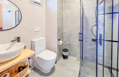 Ayvalik Hotel | PARLA KÜÇÜKKÖY
