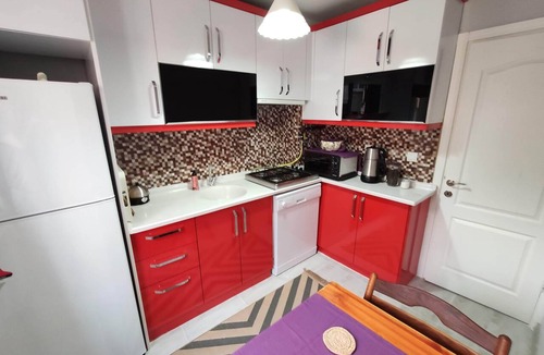 Izmir City Centre Apartment | Pleasant apartment with amazing sea view