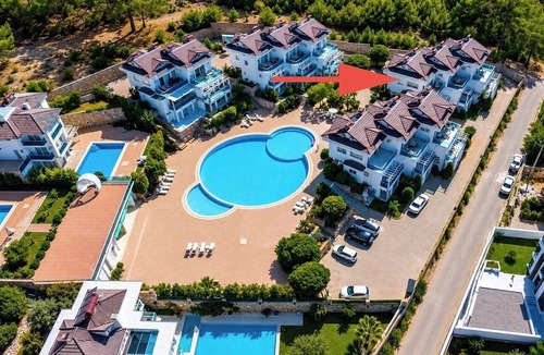 Fethiye Apartment | Pristine 2-bedroom holiday home with huge pool in Ölüdeniz