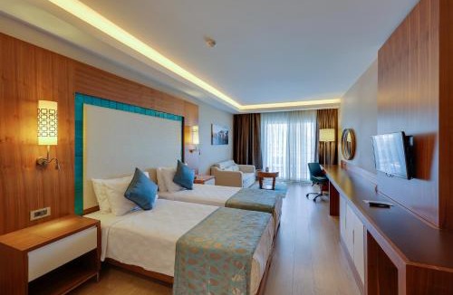 Kusadasi City Centre Hotel | Ramada Hotel & Suites by Wyndham Kusadasi