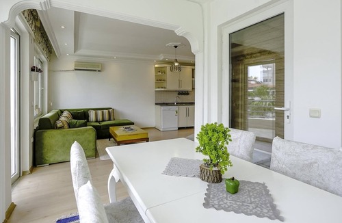 Tosmur Belediyesi Apartment | Roomy Flat With Pool in a Luxury Complex in Alanya