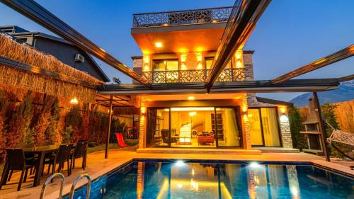 Fethiye City Center Villa | Söğüt 4 - 4 Bedroom with jacuzzi in Fethiye