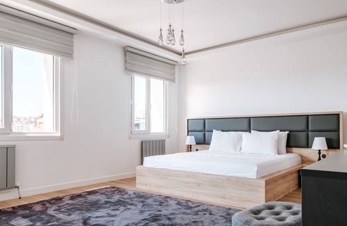 Kartal Apartment | Sea View Flat w Terrace, Jacuzzi Near Kartal Coast