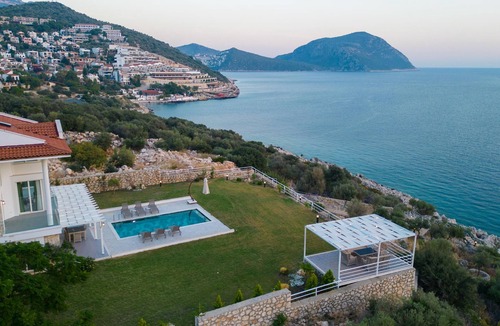 Fethiye City Center Villa | Seaside 4 Bedroom Villa Kalkan Elena Sarı