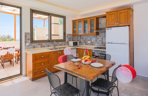 Islamlar Villa | Secluded Sea‑View Honeymoon Escape Jacuzzi Private Pool