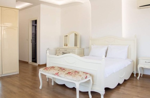 Cesme Villa | Sleek Villa with Private Pool and Garden in Cesme