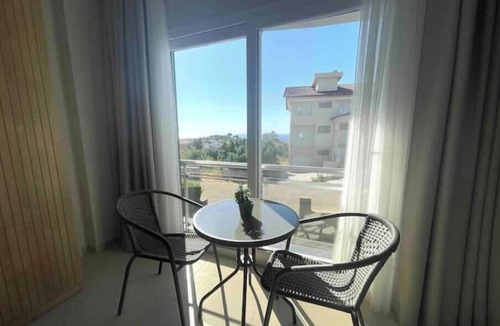 Kadnlar Denizi Mahallesi Apartment | Spacious 14-bedroom apartment in fabulous Aydın with AC