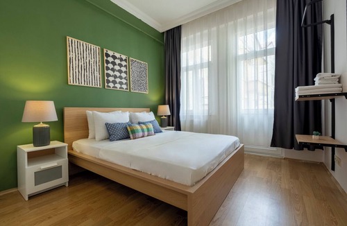 Taksim Apartment | Spacious 3-Bedroom, 2-Bathroom Family Apartment in Central Location No Stair