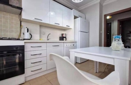 Pendik Apartment | Standard Comfort 2+1 Clean Pool, Balcony