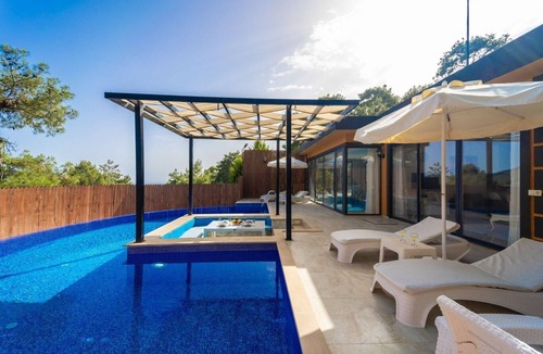 Islamlar Villa | Stylish Secluded Two Bedroom Honeymoon Villa Vade with Outdoor and Indoor Pools