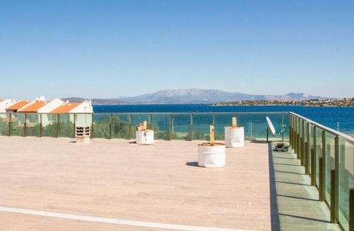 Cesme Apartment | Superb Flat near Sea with Shared Pool in Cesme