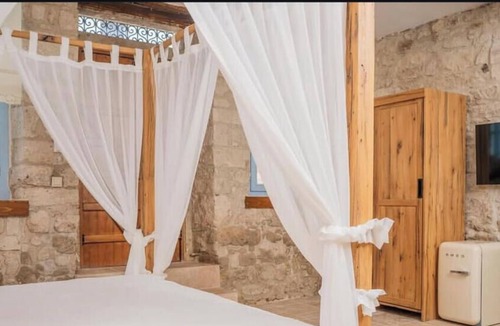 Tokoglu Hotel | Terrific 9-bedroom hotel with AC in vibrant İzmir Location point in the alacati