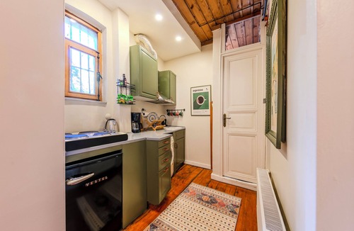 Taksim Apartment | Tremendous 4-bedroom apartment with AC in vibrant İstanbul