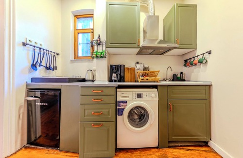 Taksim Apartment | Tremendous 4-bedroom apartment with AC in vibrant İstanbul