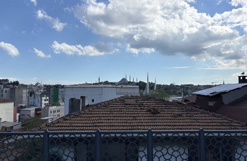 Galata Apartment | Unique 1BR w/Hammam Near Şişhane - Galata