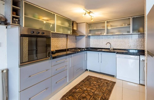 Maltepe Villa | Unique House with Tree Inside near Sea in Maltepe