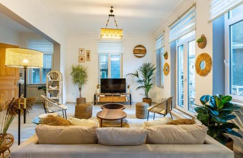 Asmali Mescit Apartment | Urban Balcony Retreat- Near Galata Metro
