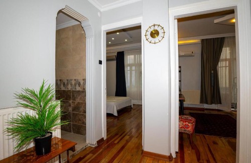 Talimhane Apartment | Verno Green Back