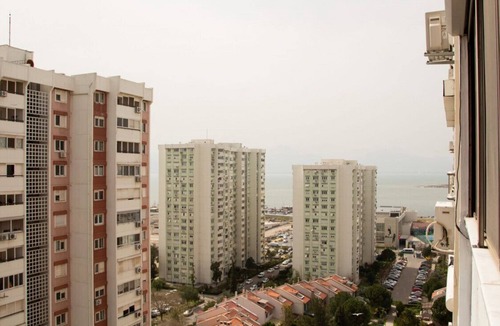 Mavisehir Mahallesi Apartment | Vibrant Flat near Trendy Attractions in Karsiyaka