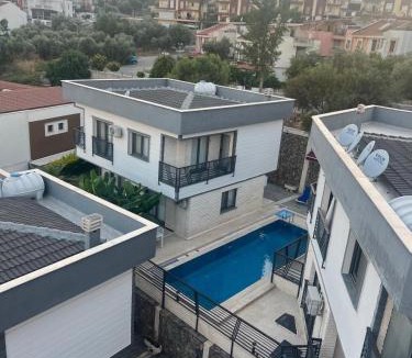 Kadnlar Denizi Mahallesi Villa | ViLLA CEYLAN 3