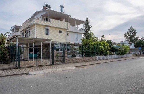 Bogazkent Villa | Villa Lale 4 Bed villa with modern kitchen
