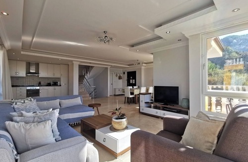 Bektas House | Villa with a Pool and Jacuzzi