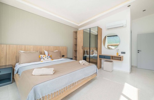Sarıbelen Villa | Wonderful Villa With Huge Pool