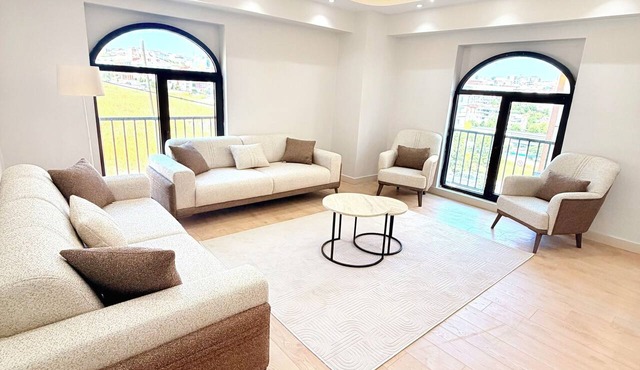 2-bedroom apartment 10 Mina to İstanbul Airport with AC in vibrant İstanbul