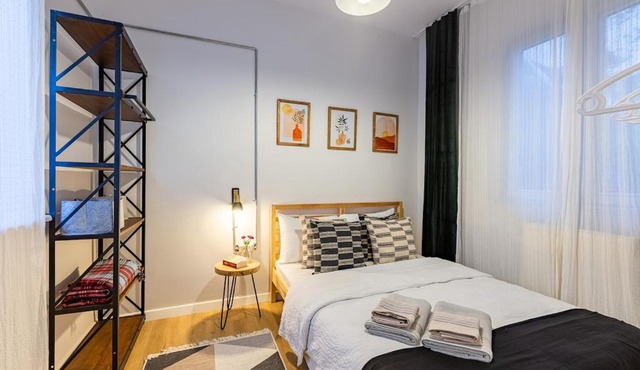 2BR Historical apartment 5 min to Taksim Sq